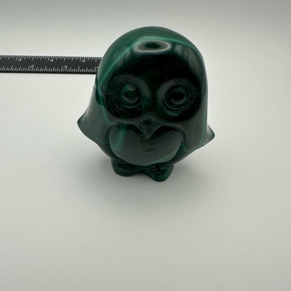 Natural malachite penguin carving - Picture 7 of 9